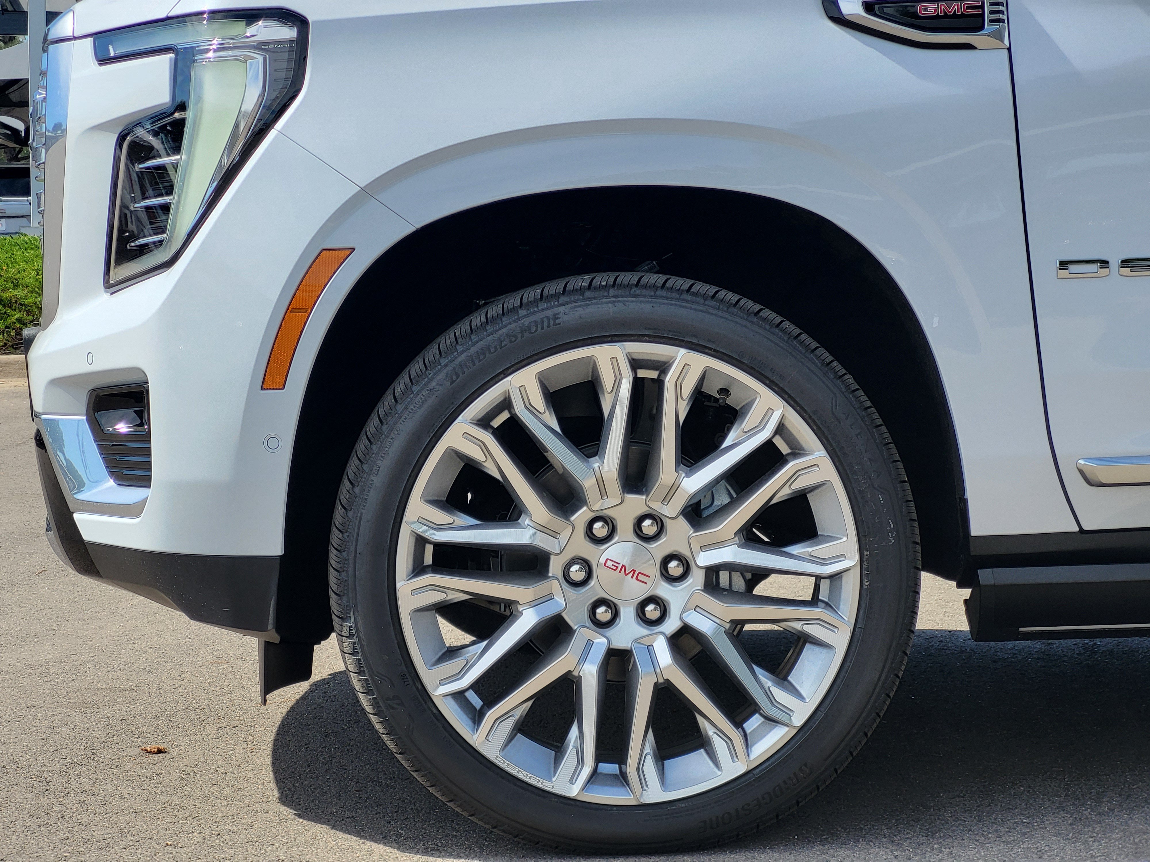 New 2026 GMC Yukon XL Denali w/ Denali Reserve Package AWD/4WD image 9