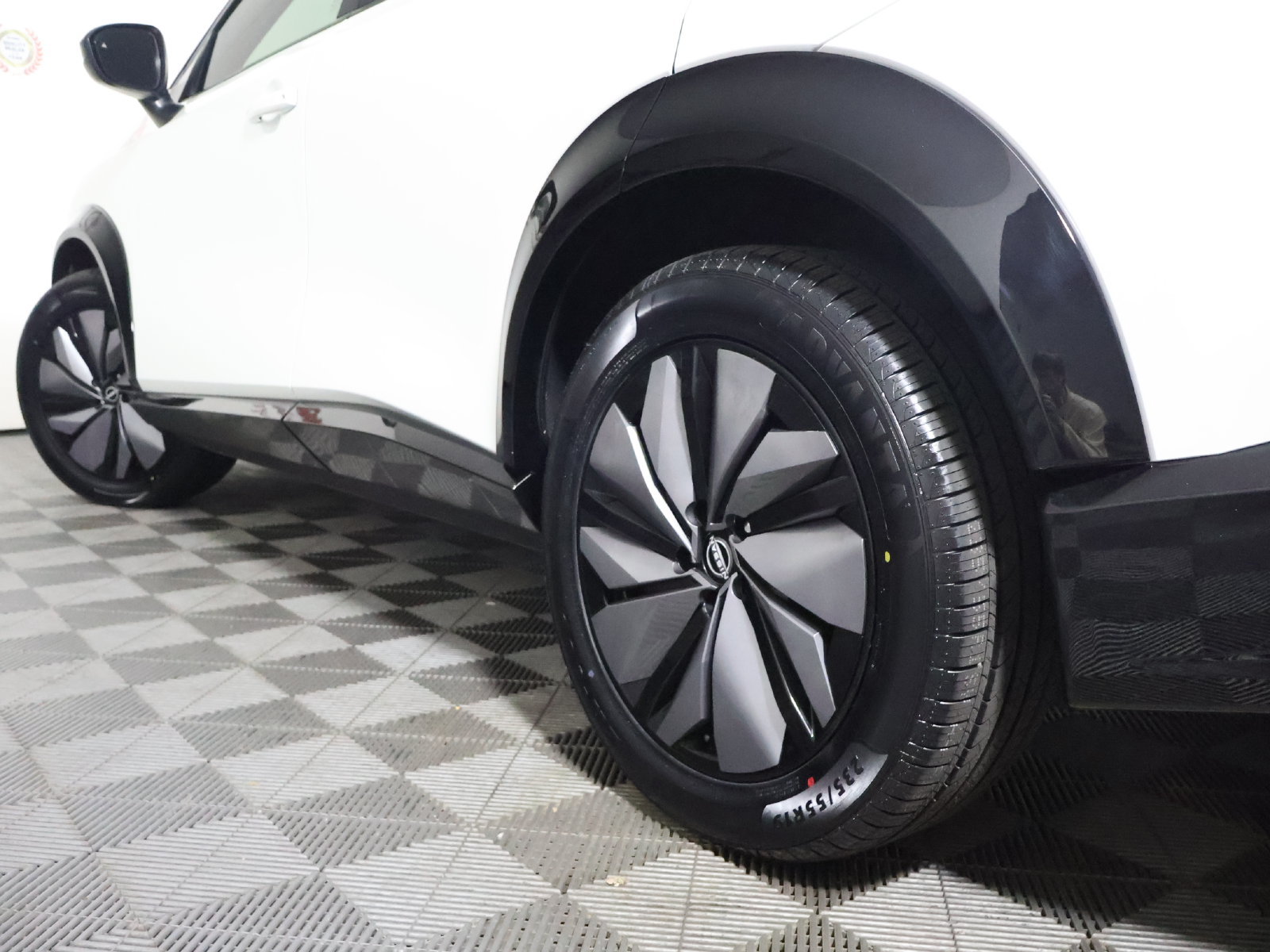 Used 2023 Nissan Ariya AWD image 13