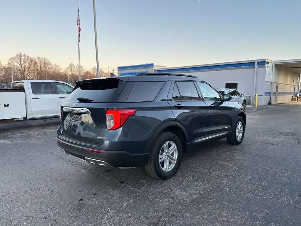 Used 2023 Ford Explorer XLT w/ Equipment Group 202A image 3