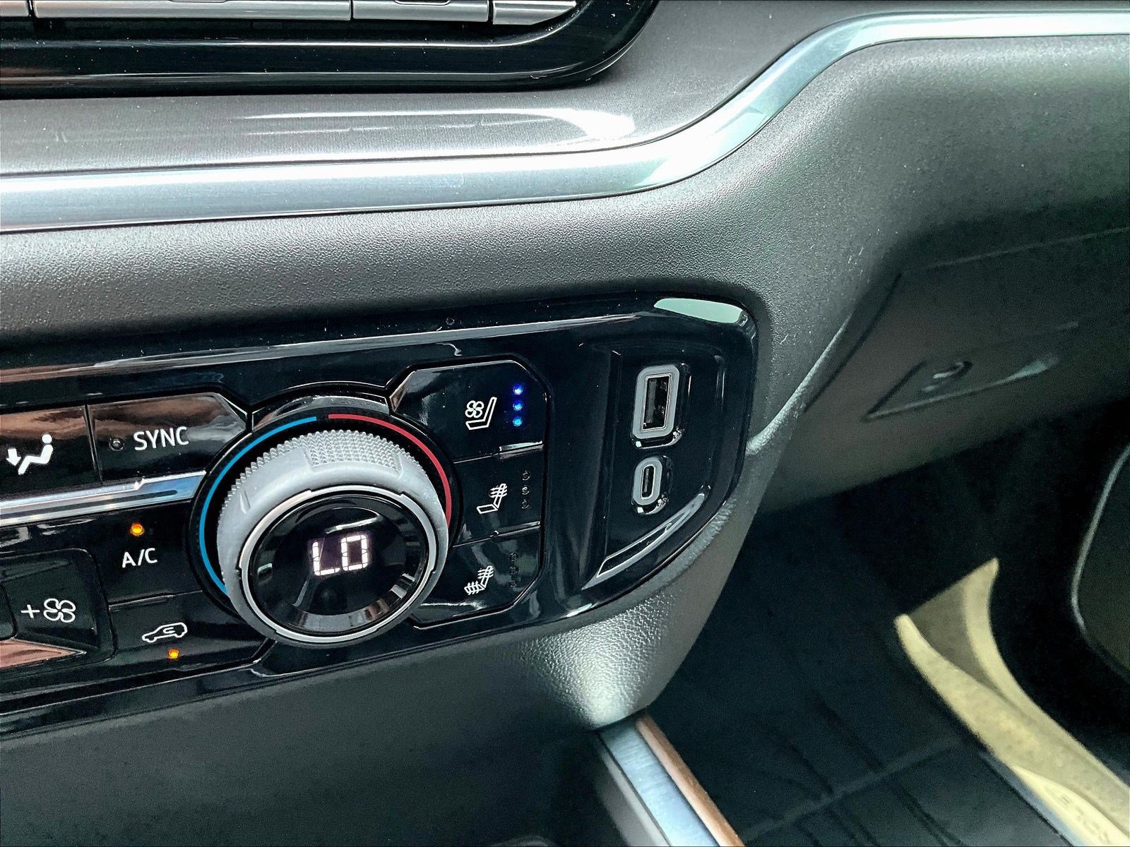 Used 2025 Chevrolet Silverado 1500 High Country w/ High Country Premium Package RWD image 16
