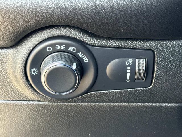 Used 2024 Dodge Durango GT RWD image 25