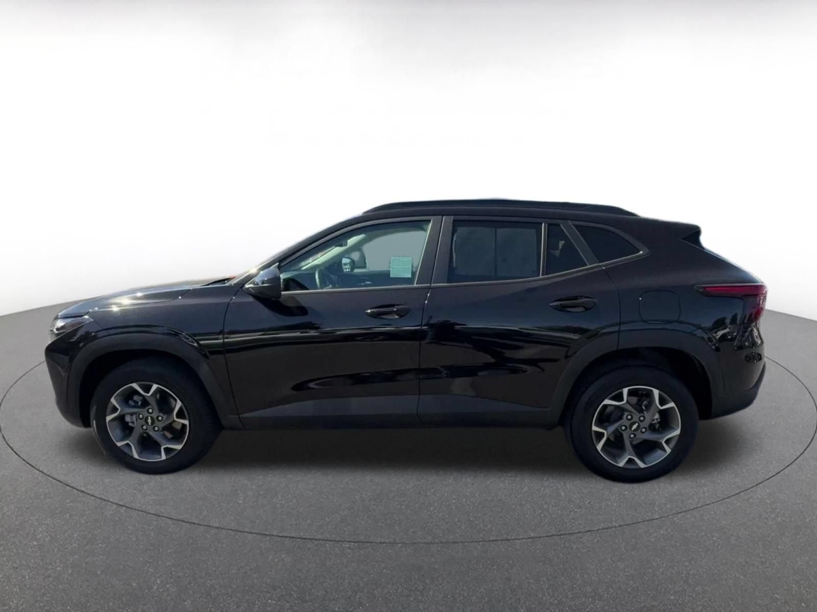 Used 2025 Chevrolet Trax LT w/ LT Convenience Package FWD image 8