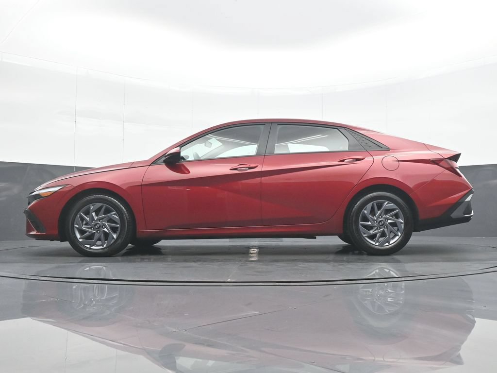 Used 2024 Hyundai Elantra SEL FWD image 27