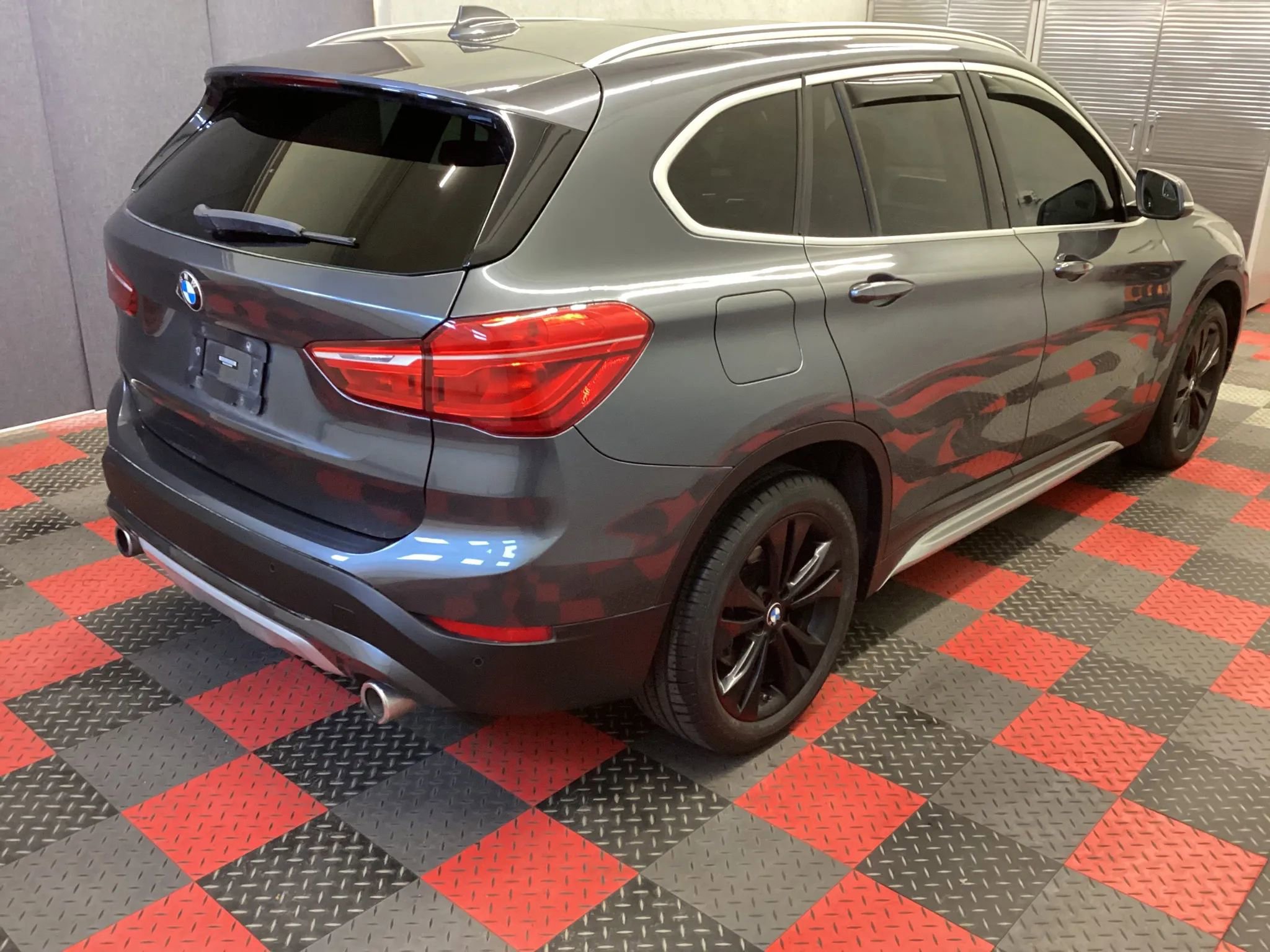Used 2020 BMW X1 xDrive28i w/ Convenience Package AWD/4WD image 3