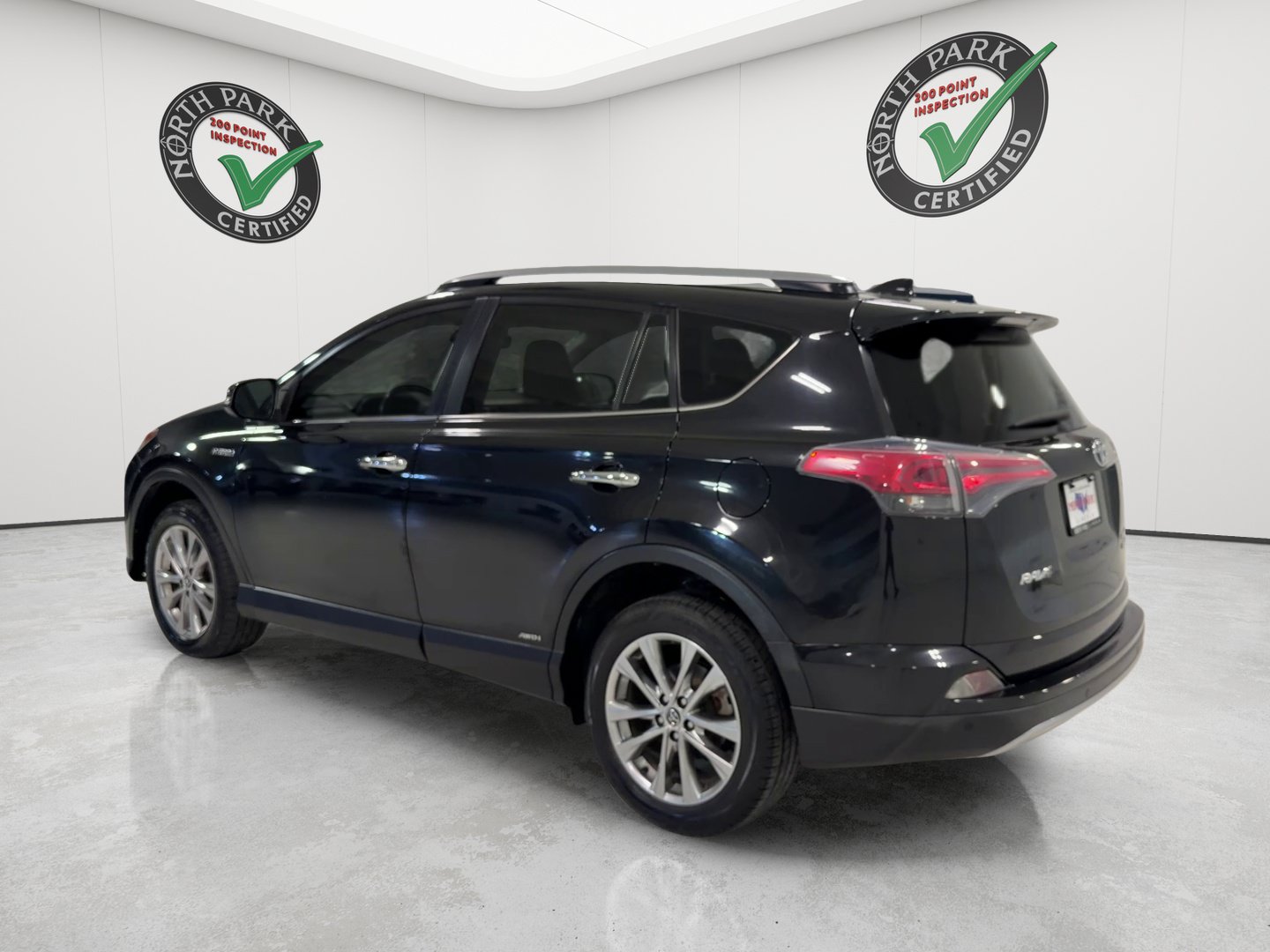Used 2018 Toyota RAV4 Limited AWD/4WD image 3