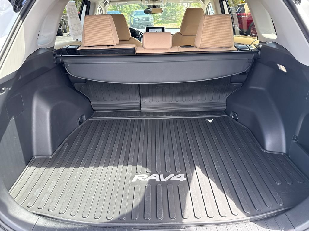 Used 2025 Toyota RAV4 LE AWD/4WD image 15
