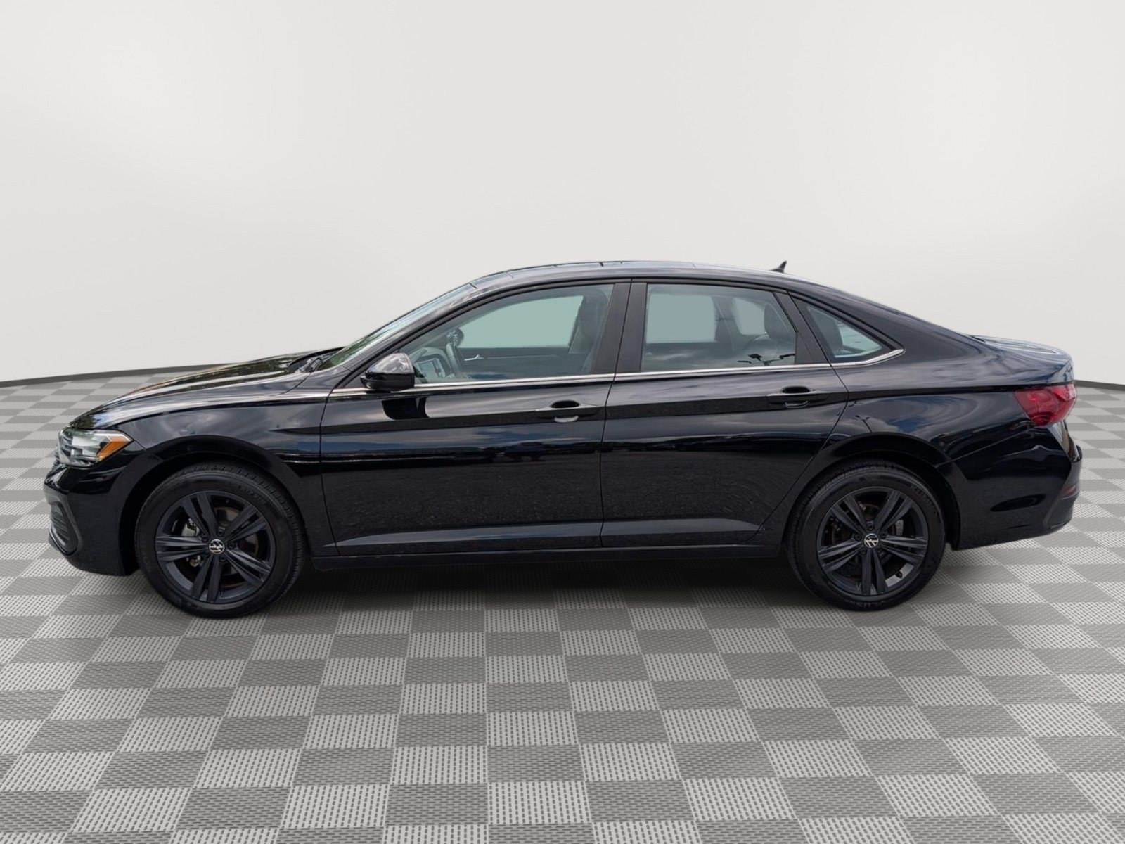 Used 2024 Volkswagen Jetta SE w/ Panoramic Sunroof Package FWD image 2