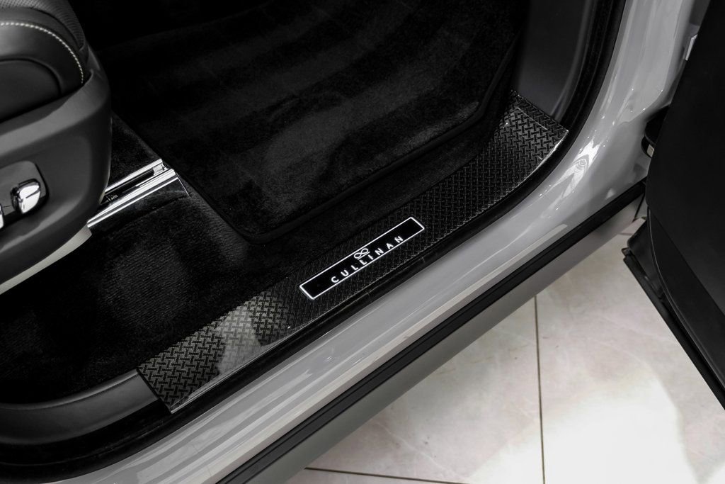 Used 2023 Rolls-Royce Cullinan Black Badge w/ Driver's Package image 42