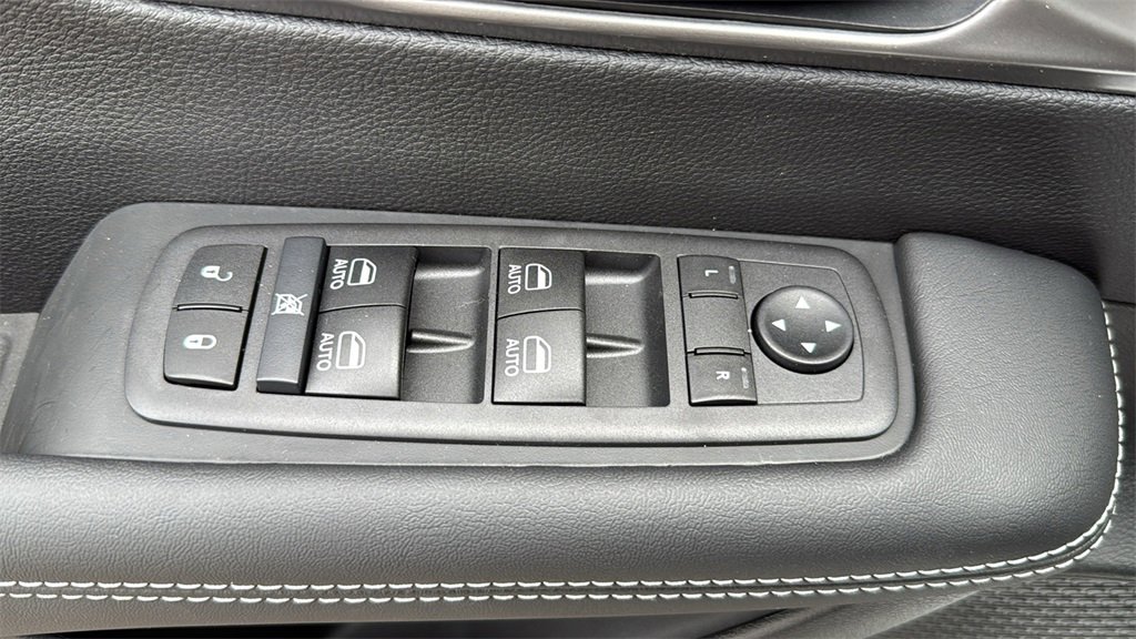 New 2026 Chrysler Voyager LX image 18