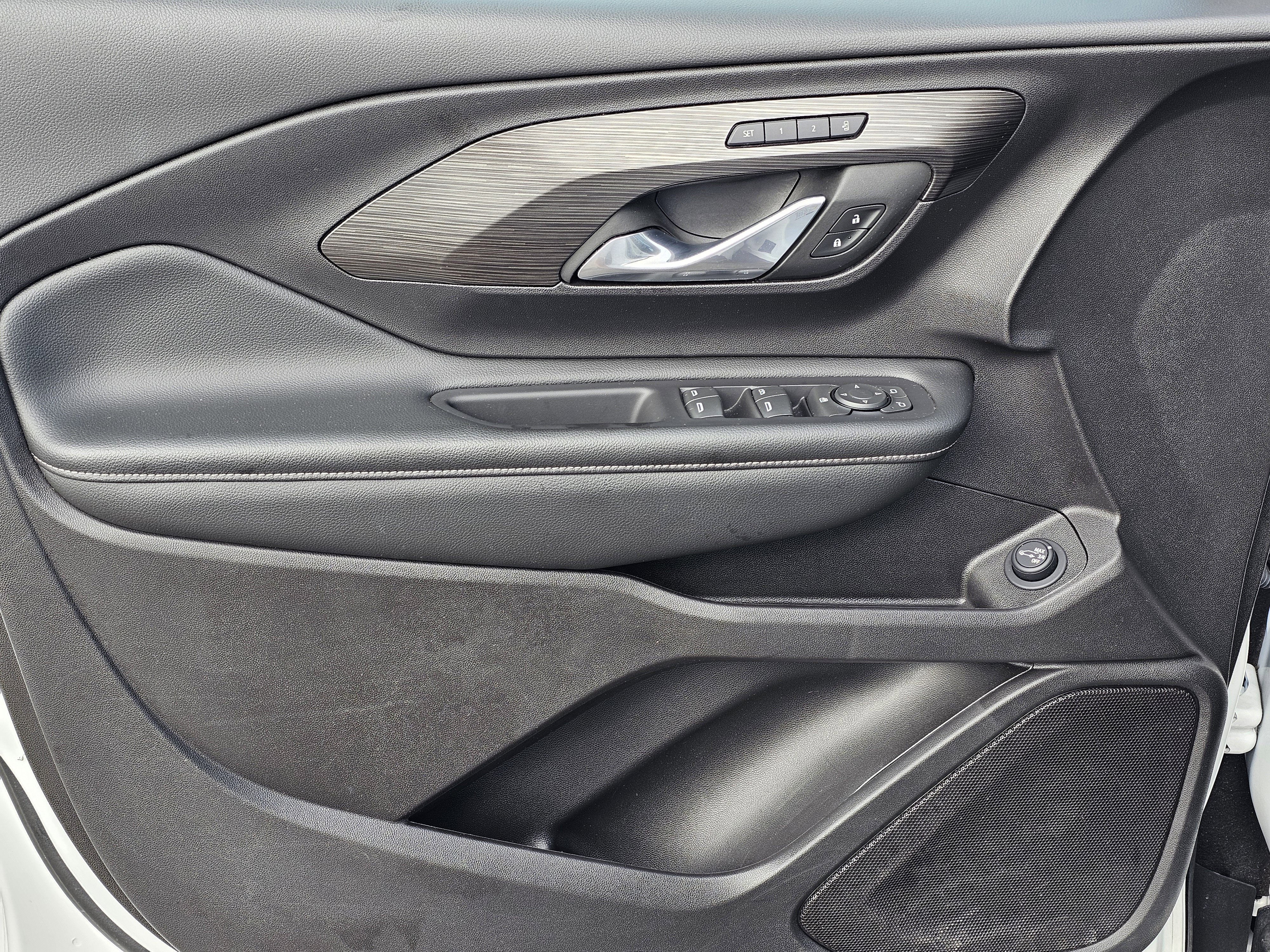 Used 2024 GMC Terrain SLT image 14