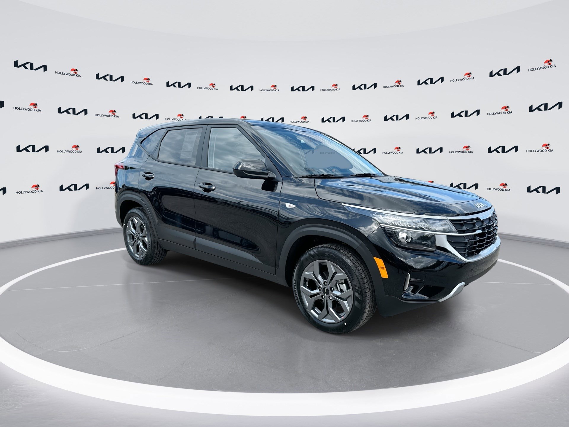 Used 2026 Kia Seltos LX FWD image 2