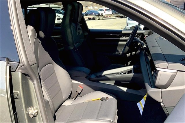 Used 2025 Porsche Macan 4 Electric image 25