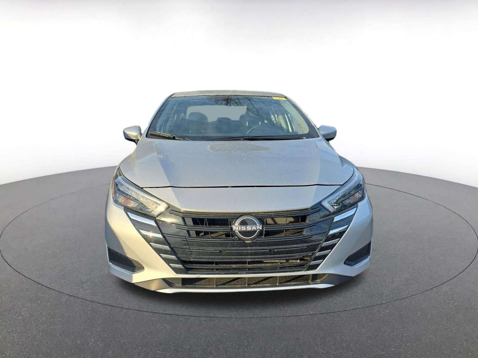 Used 2025 Nissan Versa SV image 2