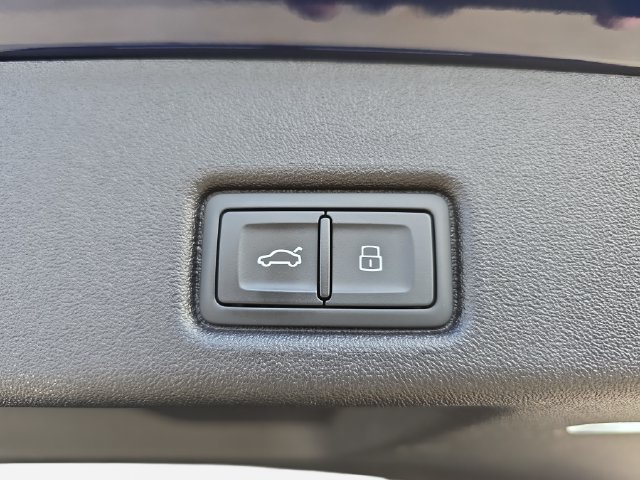 Certified 2025 Audi Q5 Premium w/ Convenience Package AWD/4WD image 14