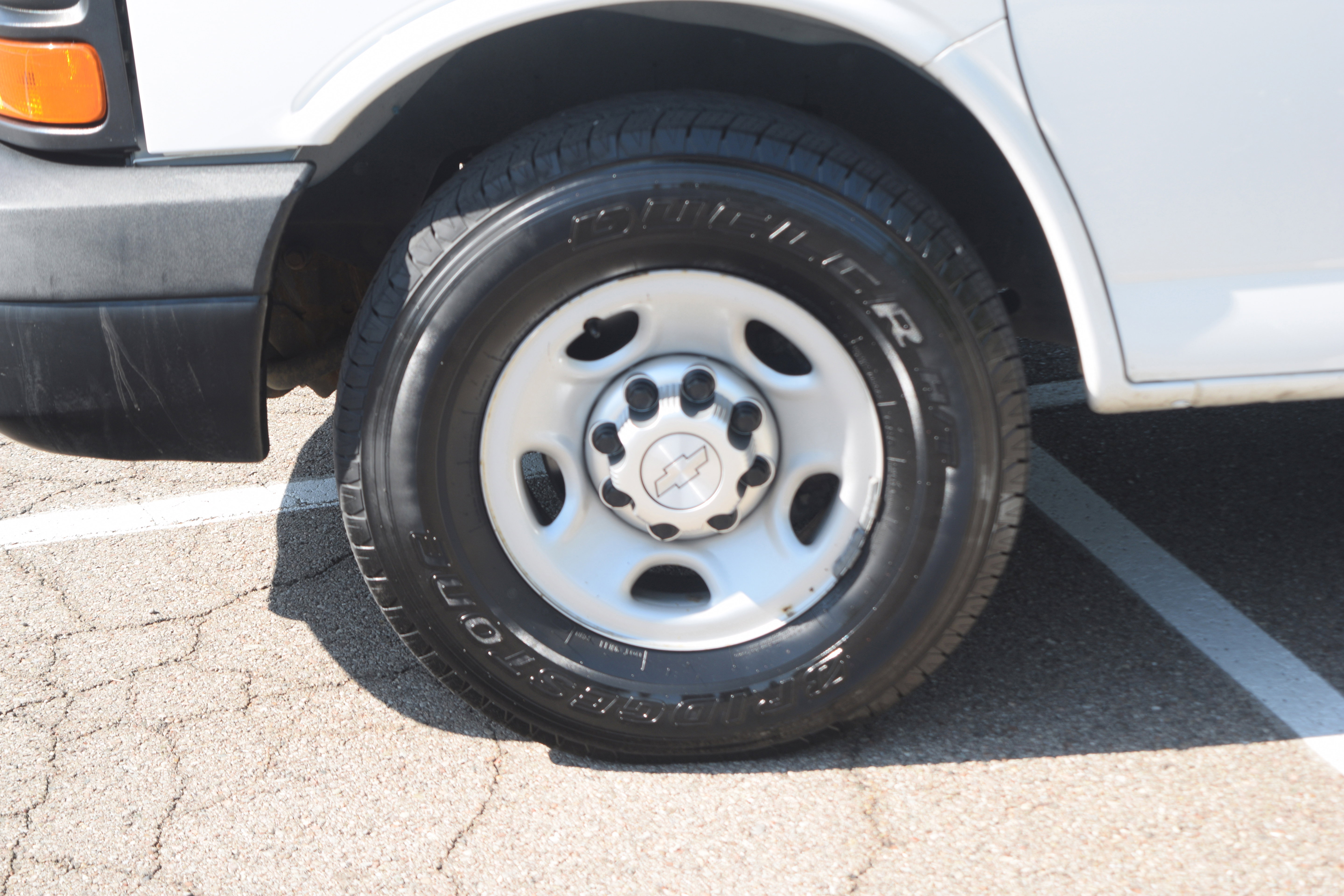 Used 2014 Chevrolet Express 3500 RWD image 18