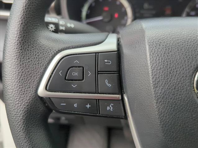 Used 2023 Toyota Highlander L AWD/4WD image 14