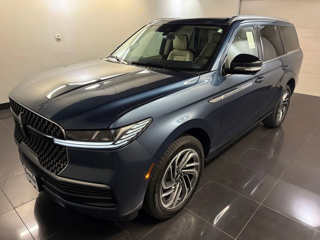 New 2027 Lincoln Navigator Reserve AWD/4WD image 3