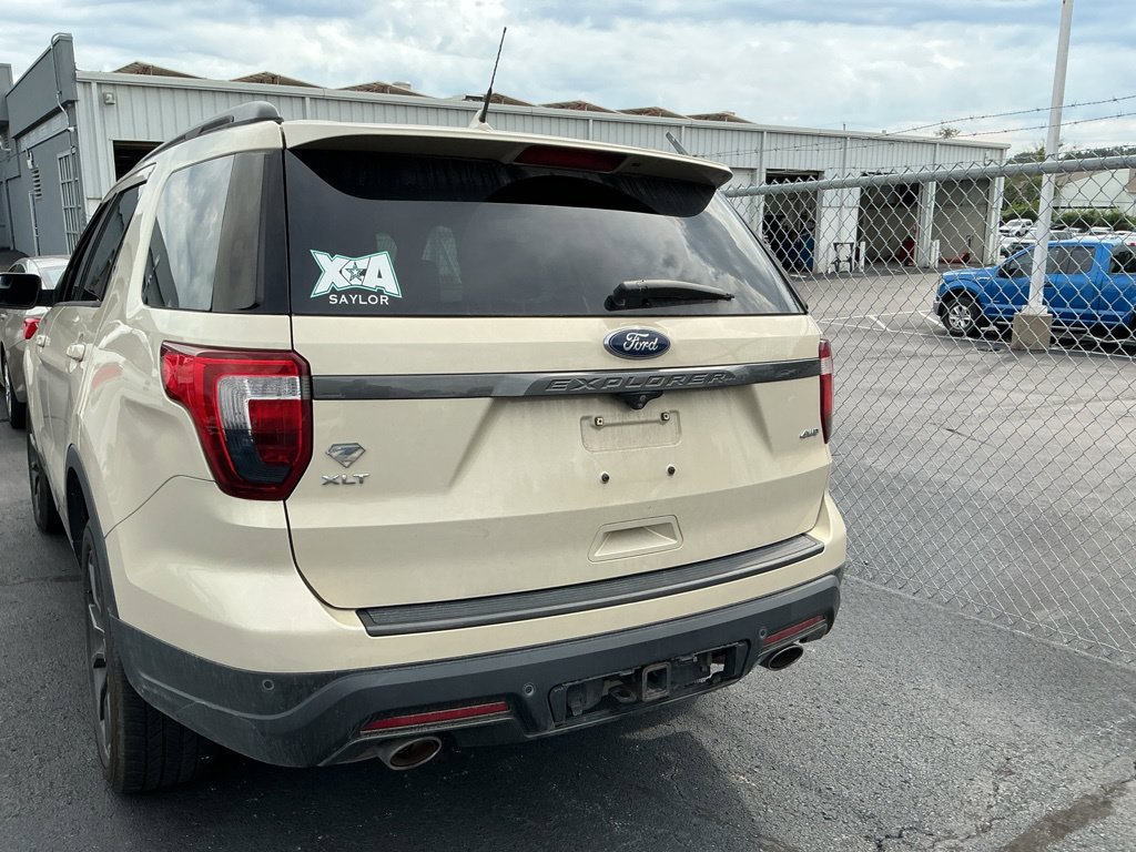Used 2018 Ford Explorer XLT w/ XLT Appearance Package AWD/4WD image 9