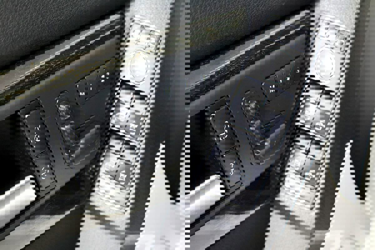 Used 2014 Mercedes-Benz GLK 250 BlueTEC 4MATIC image 16