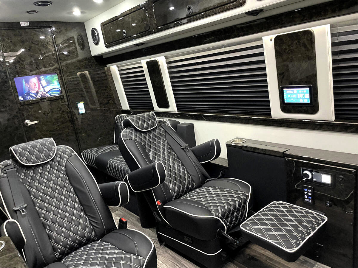 Used 2022 Mercedes-Benz Sprinter 3500 image 2