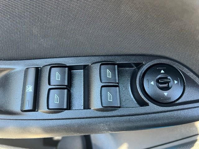 Used 2016 Ford Focus SE w/ SE Cold Weather Package FWD image 17