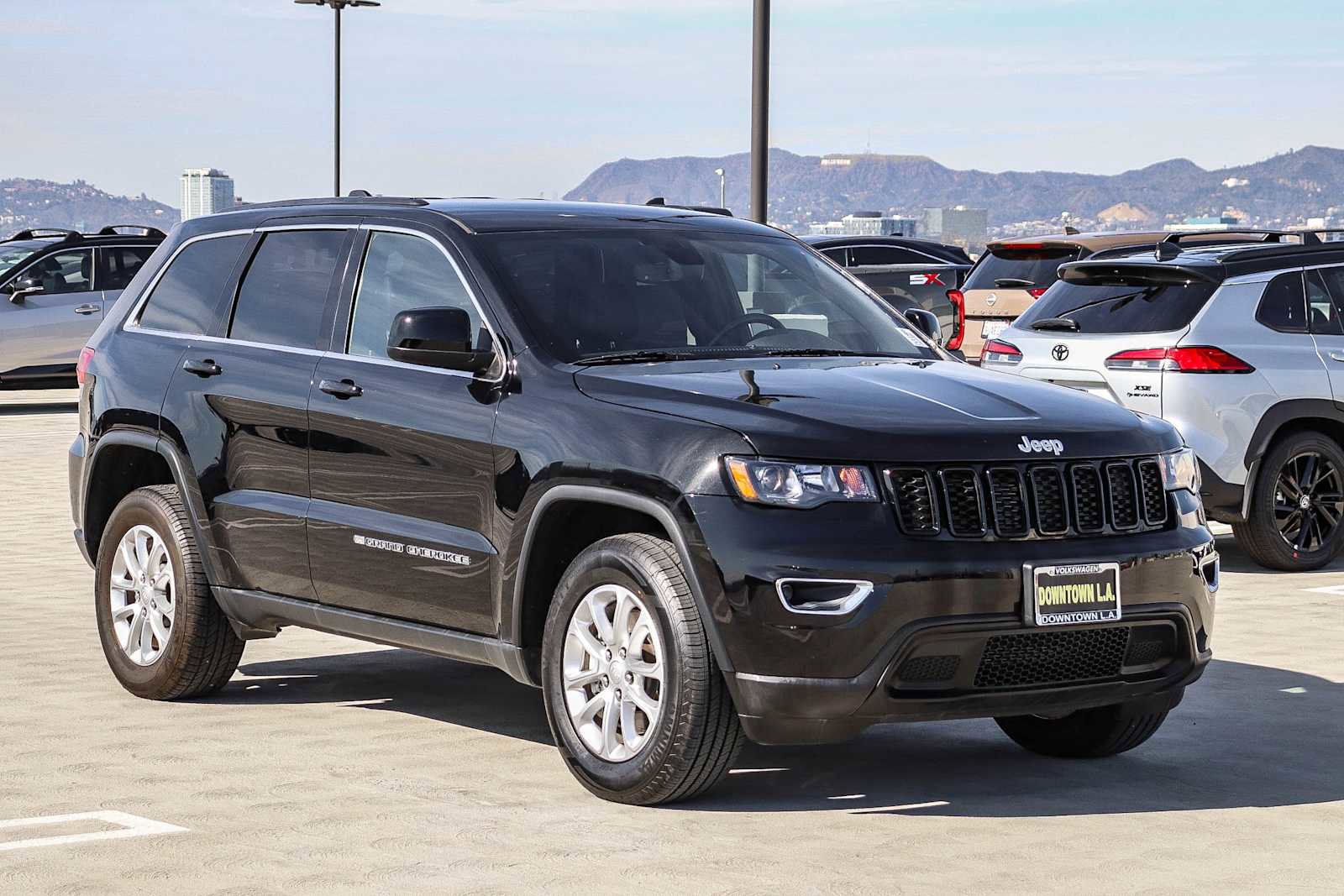 Used 2022 Jeep Grand Cherokee Laredo X image 3