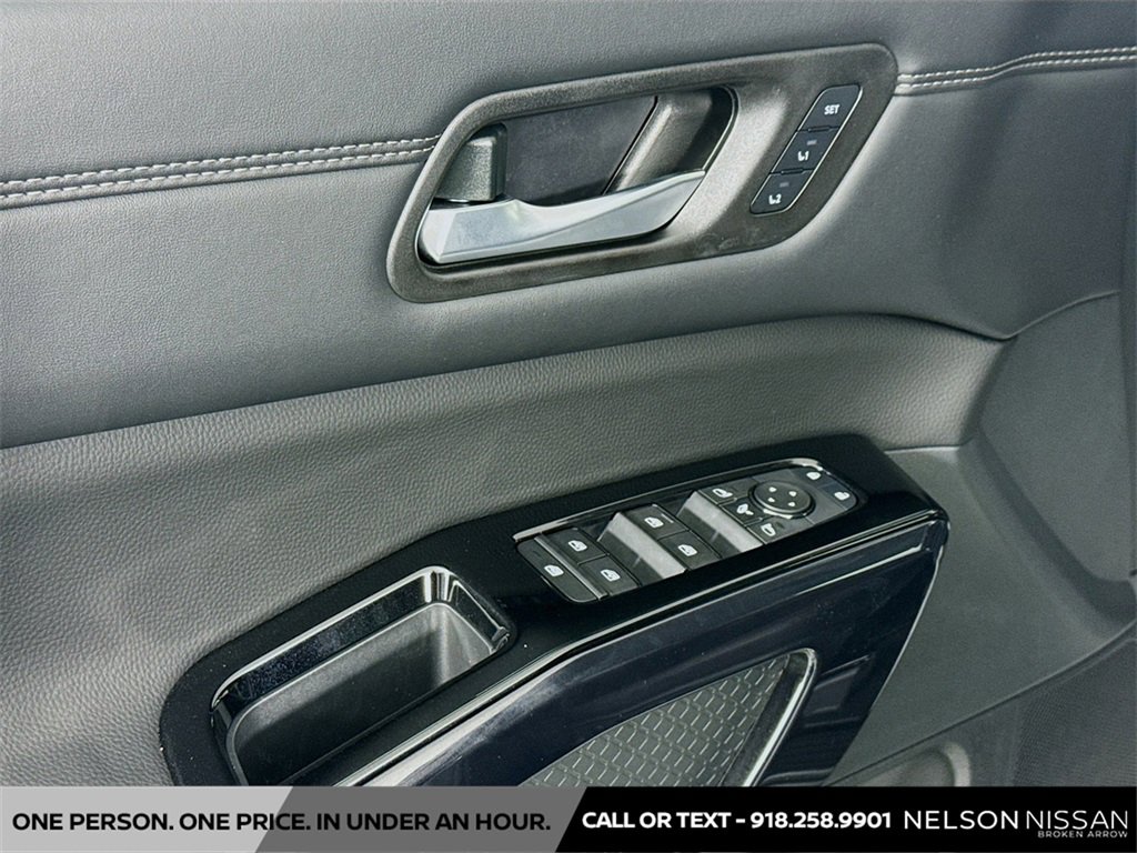 New 2026 Nissan Pathfinder Platinum image 17