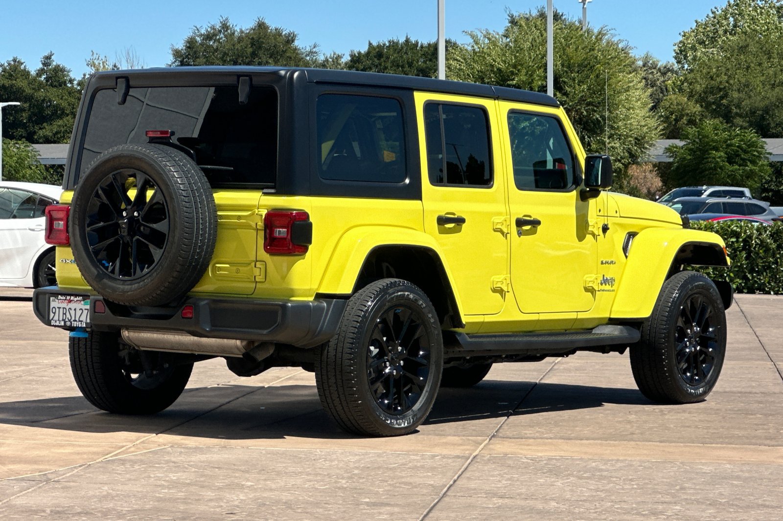 Used 2023 Jeep Wrangler Unlimited Sahara AWD/4WD image 4