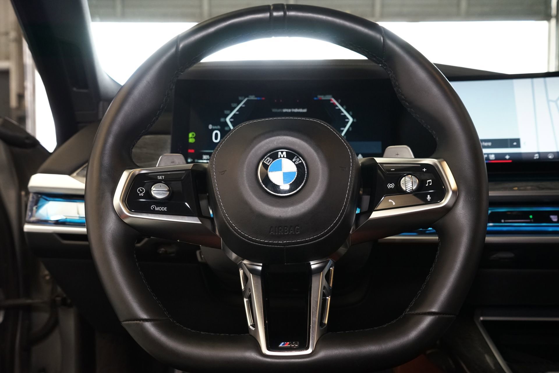 Used 2023 BMW 740i image 11