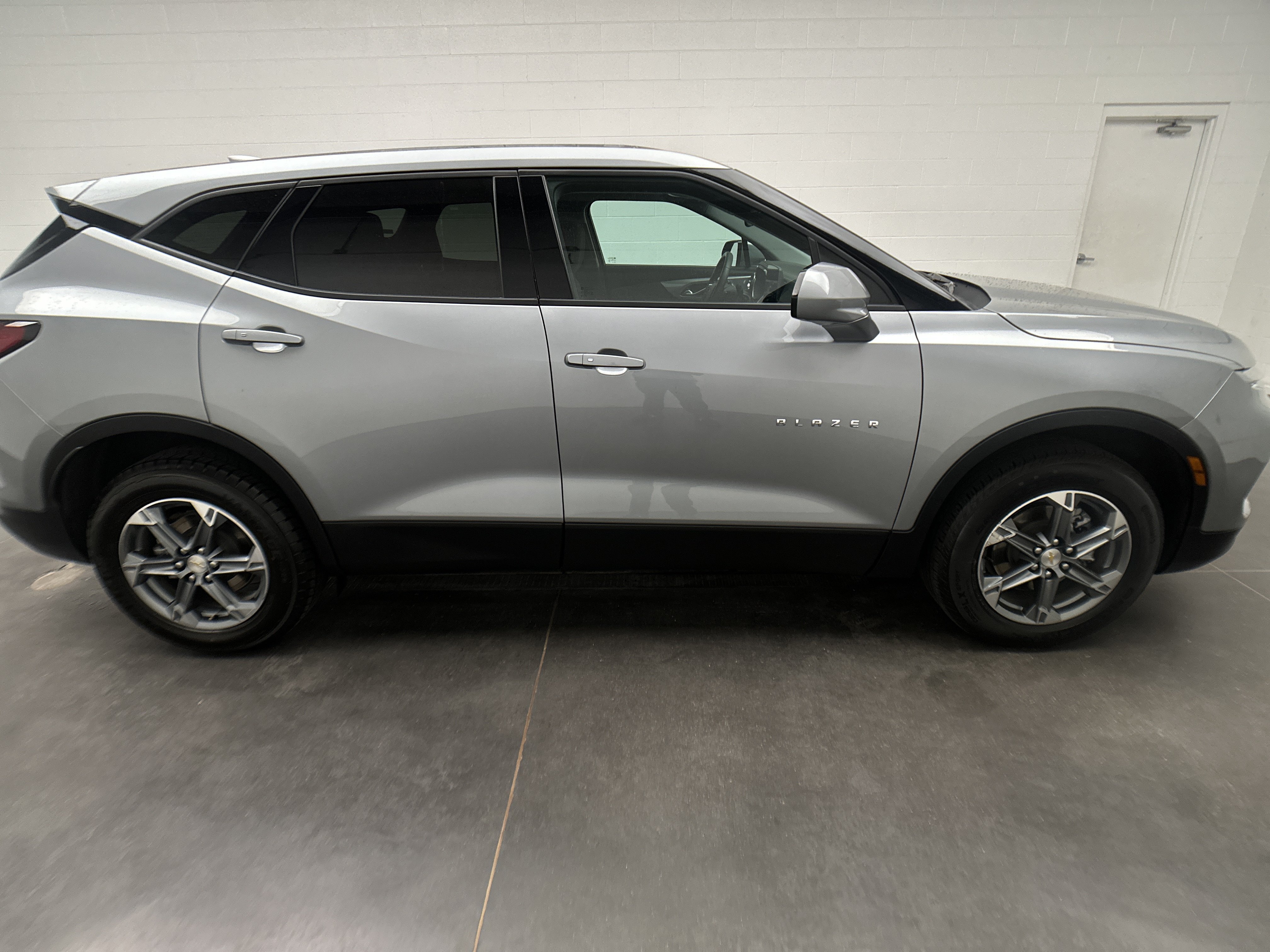 Used 2025 Chevrolet Blazer LT FWD image 9