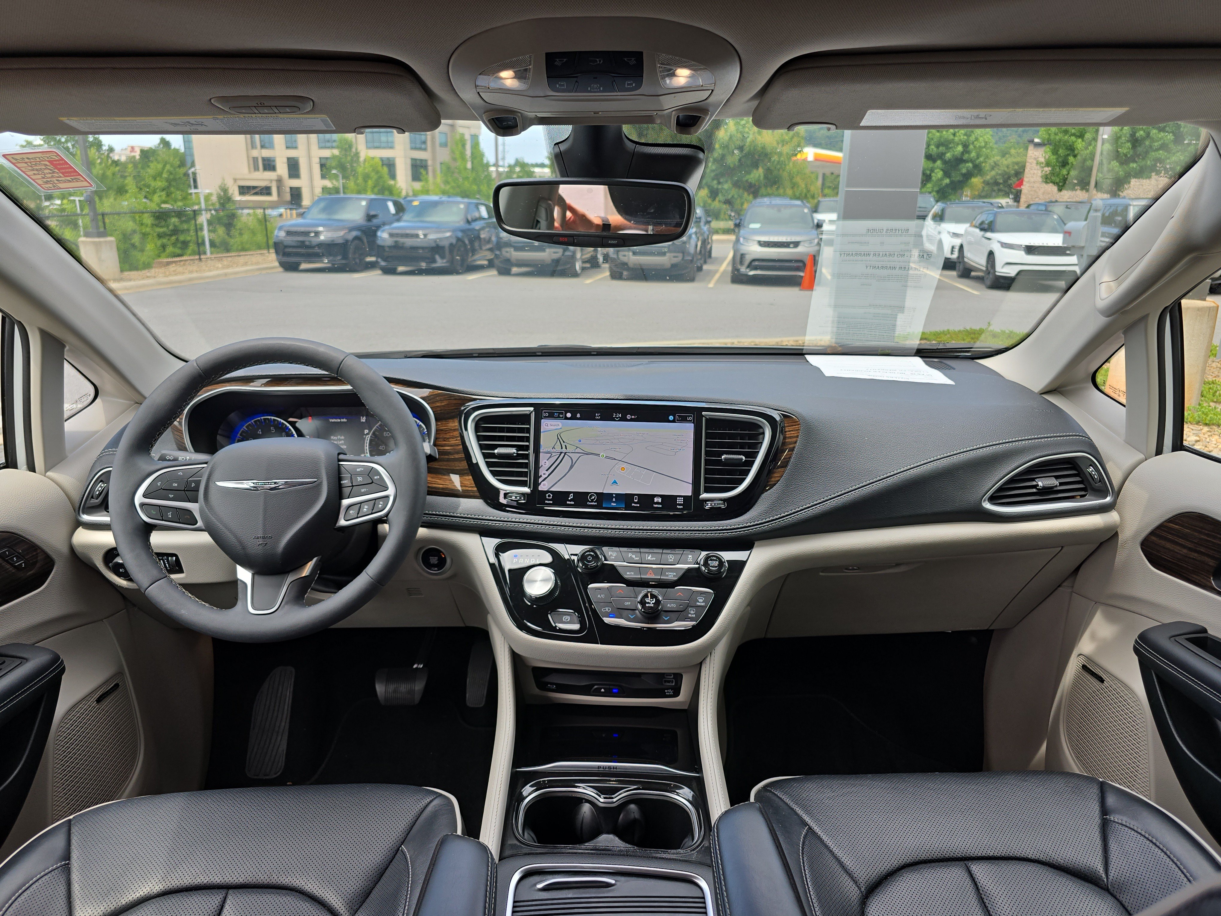 Used 2023 Chrysler Pacifica Limited w/ Uconnect Theater Family Group AWD/4WD image 16