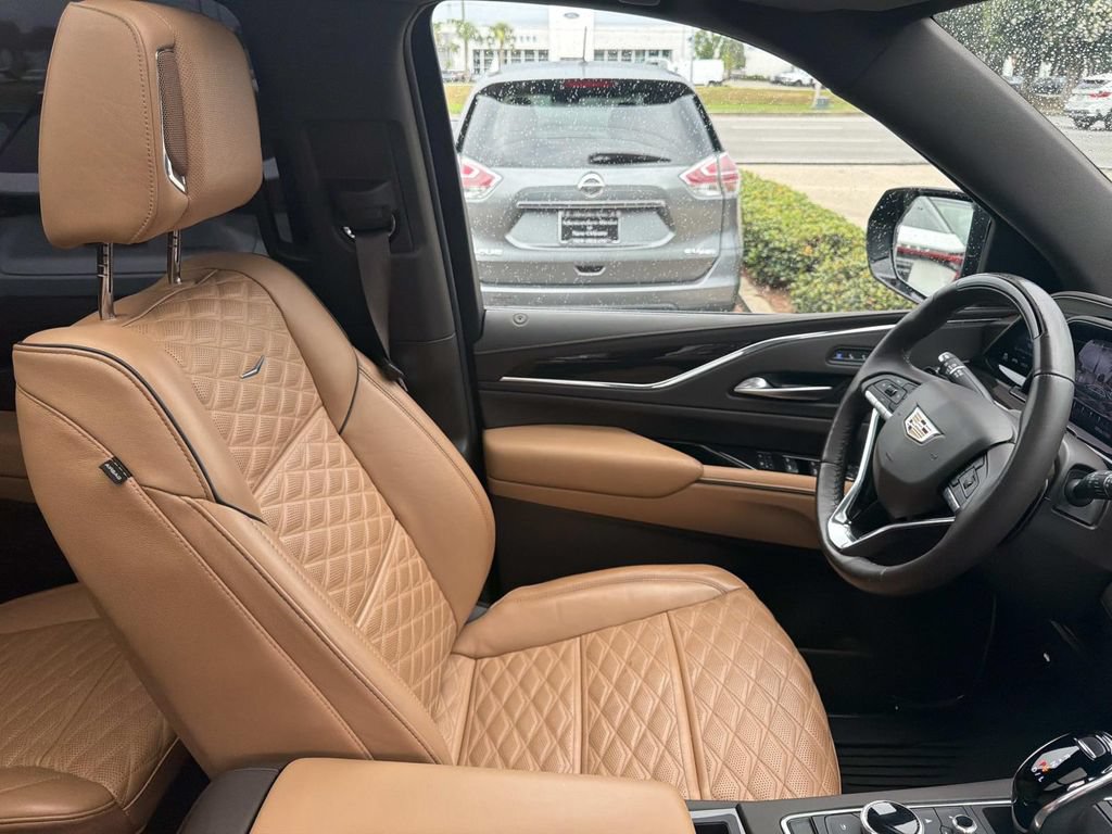Used 2023 Cadillac Escalade Premium Luxury w/ LPO, Floor Liner Package AWD/4WD image 11