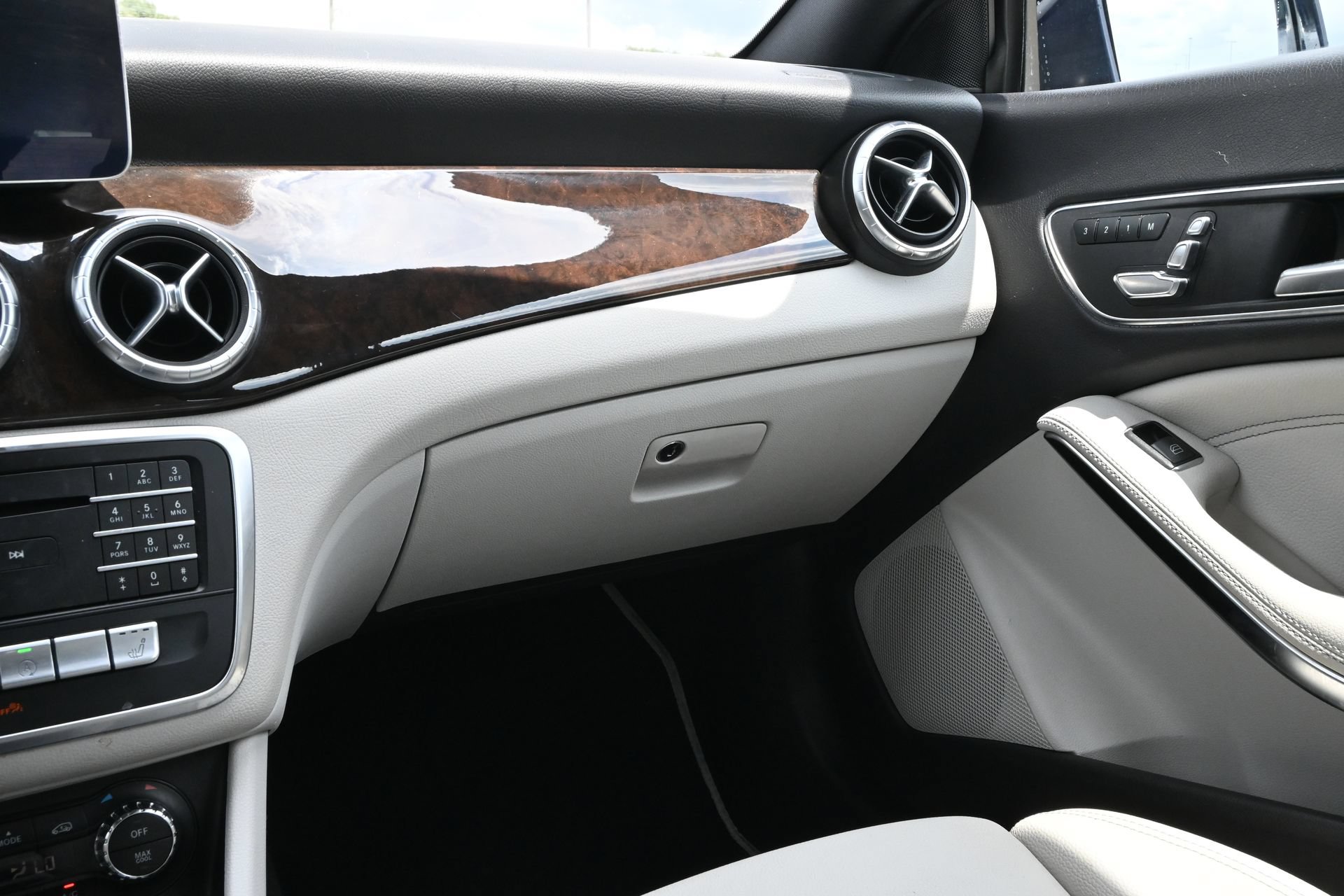 Used 2018 Mercedes-Benz CLA 250 4MATIC image 9