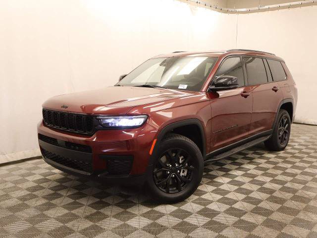 Used 2025 Jeep Grand Cherokee L Laredo AWD/4WD image 16