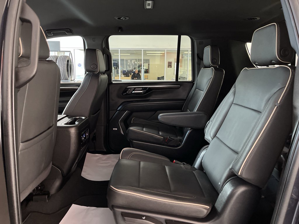 Used 2025 Chevrolet Suburban Premier image 16