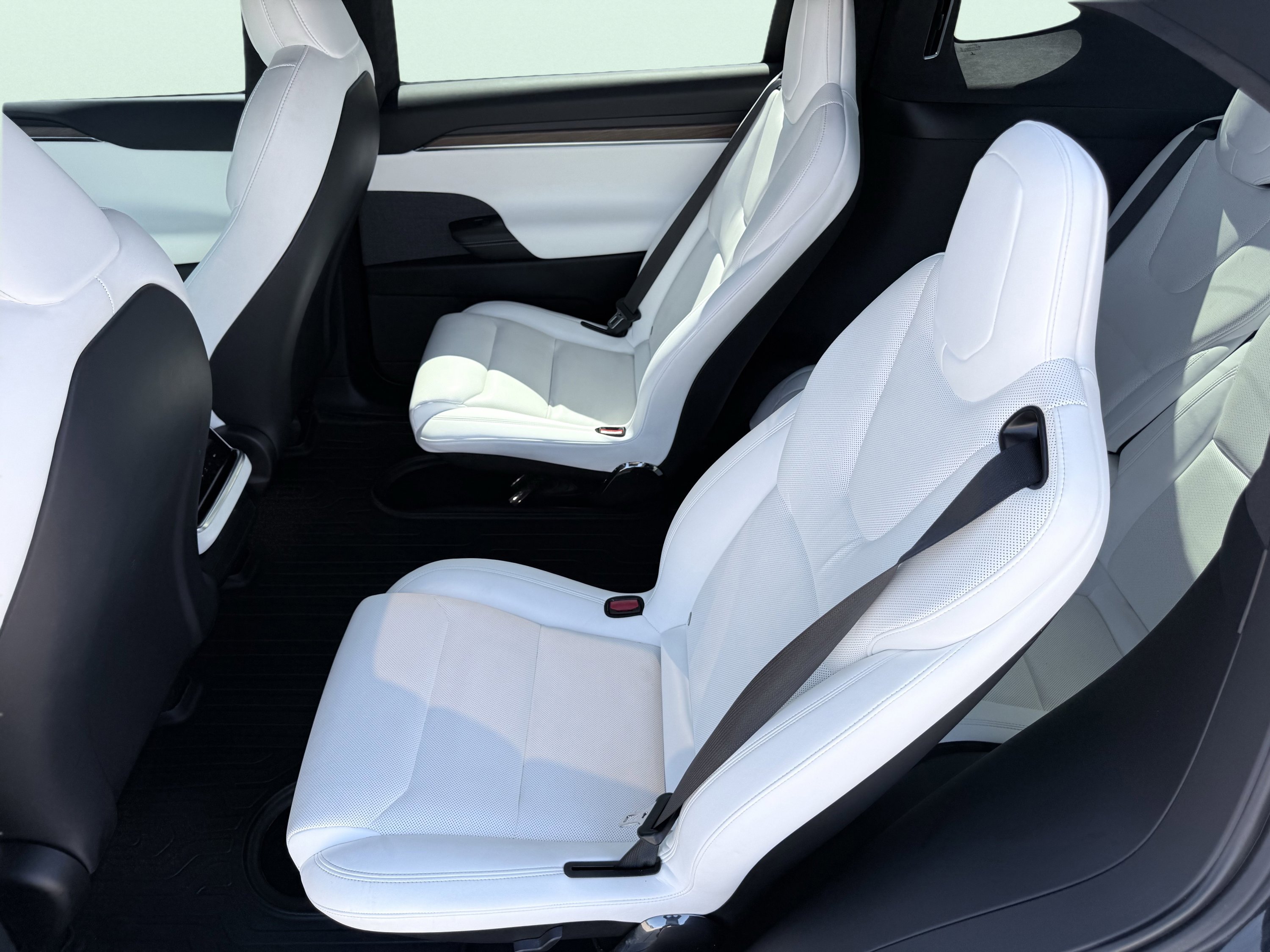 Used 2022 Tesla Model X image 35