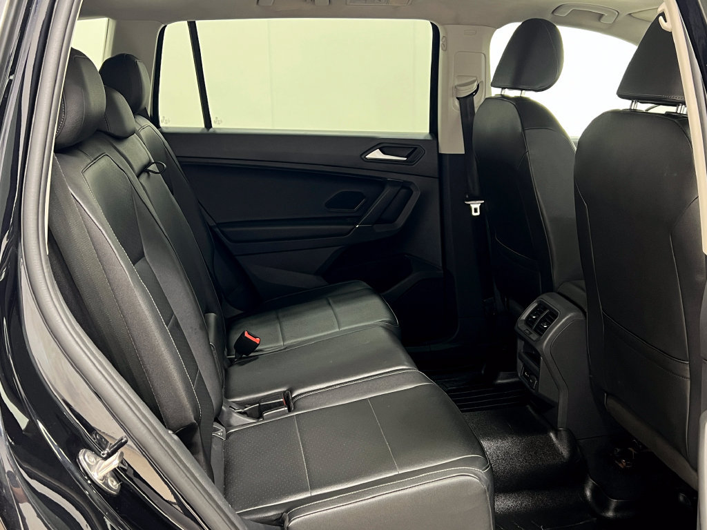 Used 2020 Volkswagen Tiguan SE AWD/4WD image 32