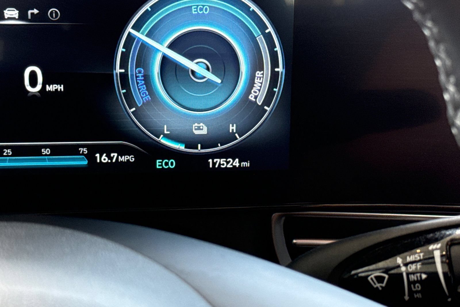 Used 2025 Hyundai Elantra Limited FWD image 29