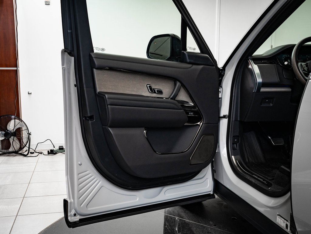 New 2026 Land Rover Range Rover SV image 28