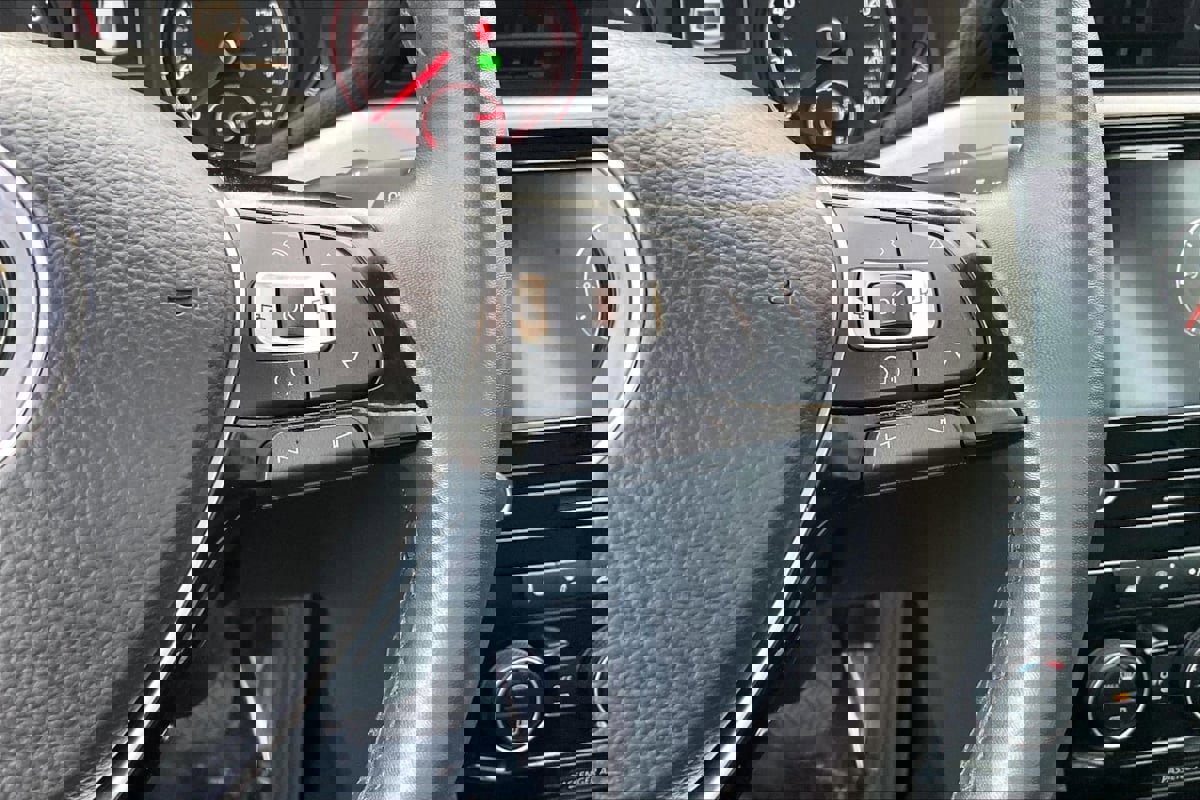 Used 2022 Volkswagen Passat 2.0T SE image 16