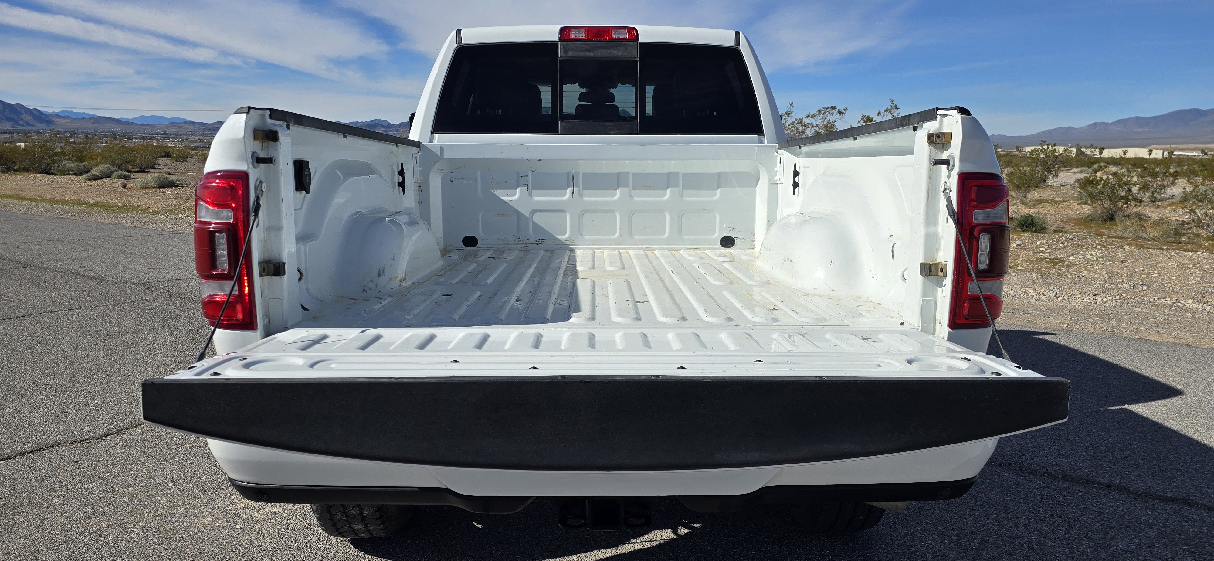 Used 2024 RAM 2500 Laramie AWD/4WD image 5