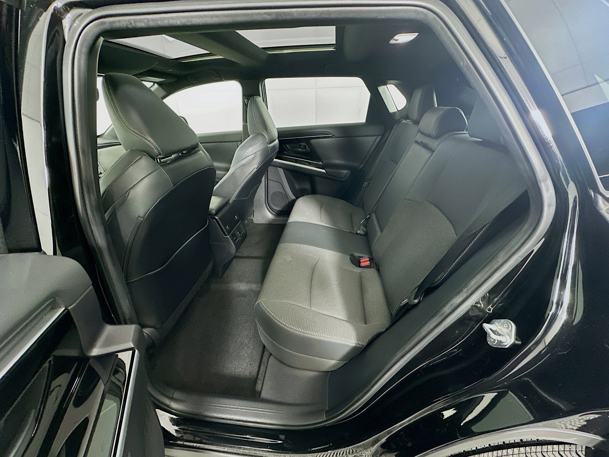 Used 2023 Toyota bZ4X XLE w/ Weather Package image 28