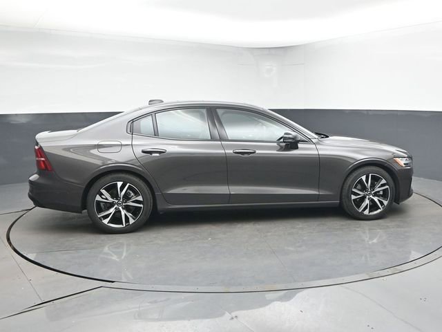Used 2025 Volvo S60 B5 Plus AWD/4WD image 9