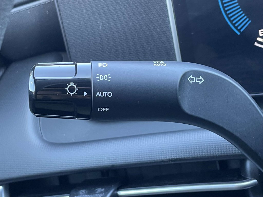 Certified 2025 Hyundai Santa Cruz SE FWD image 21