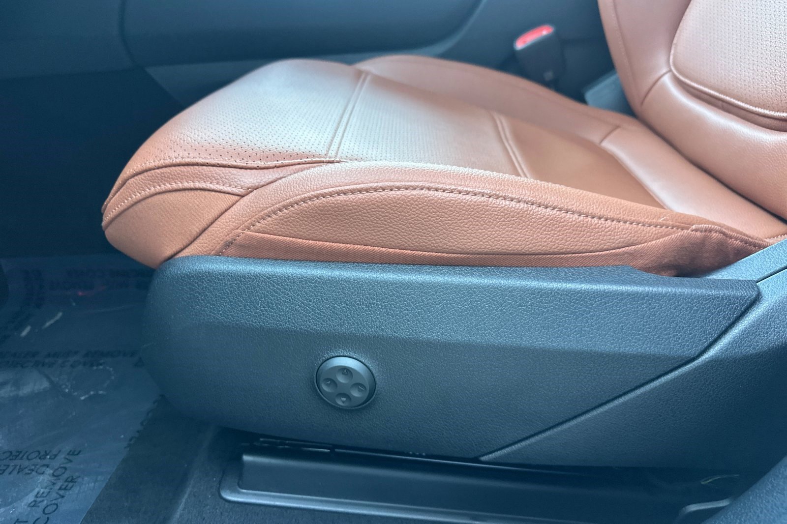 Used 2025 Mercedes-Benz GLC 350e 4MATIC image 14