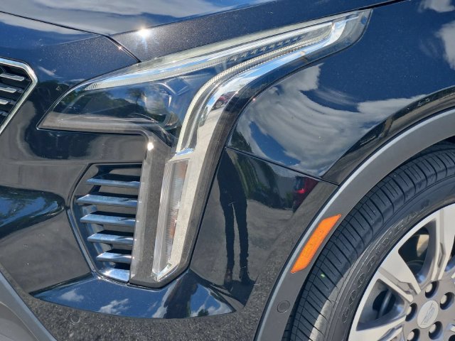 Certified 2022 Cadillac XT4 Premium Luxury w/ Enhanced Visibility Package FWD image 9