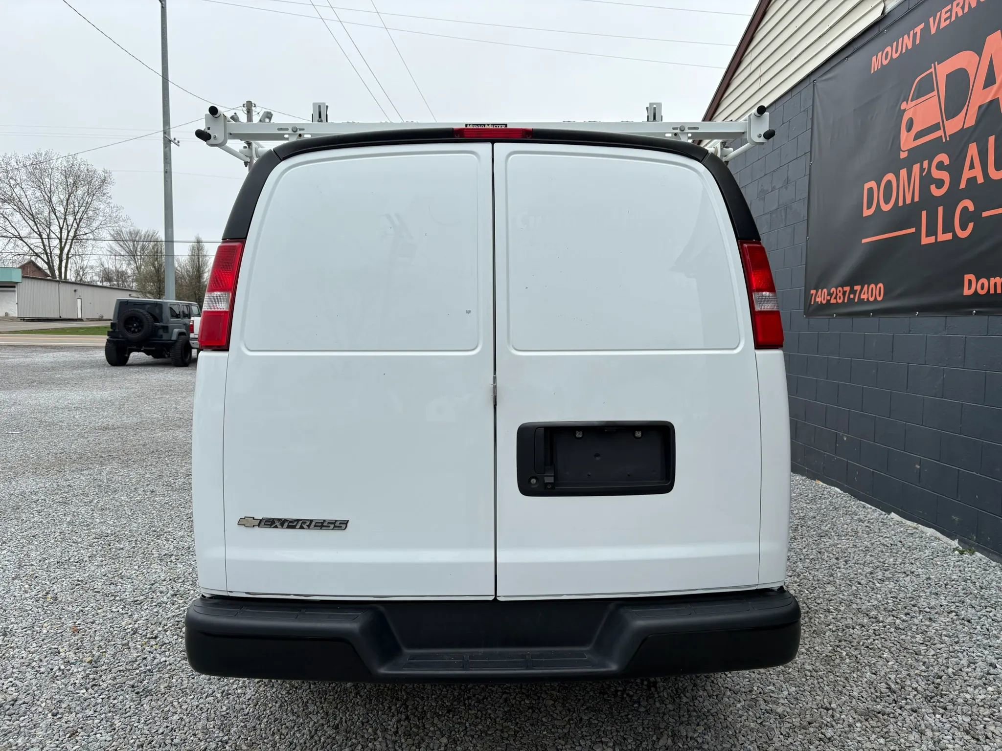 Used 2021 Chevrolet Express 2500 w/ Driver Convenience Package image 3