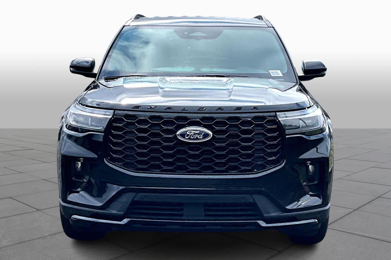 Certified 2025 Ford Explorer ST-Line AWD/4WD image 4