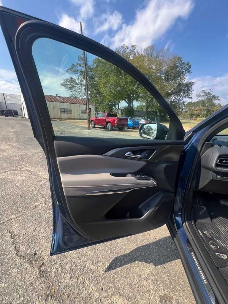 New 2026 Chevrolet Traverse LT image 15