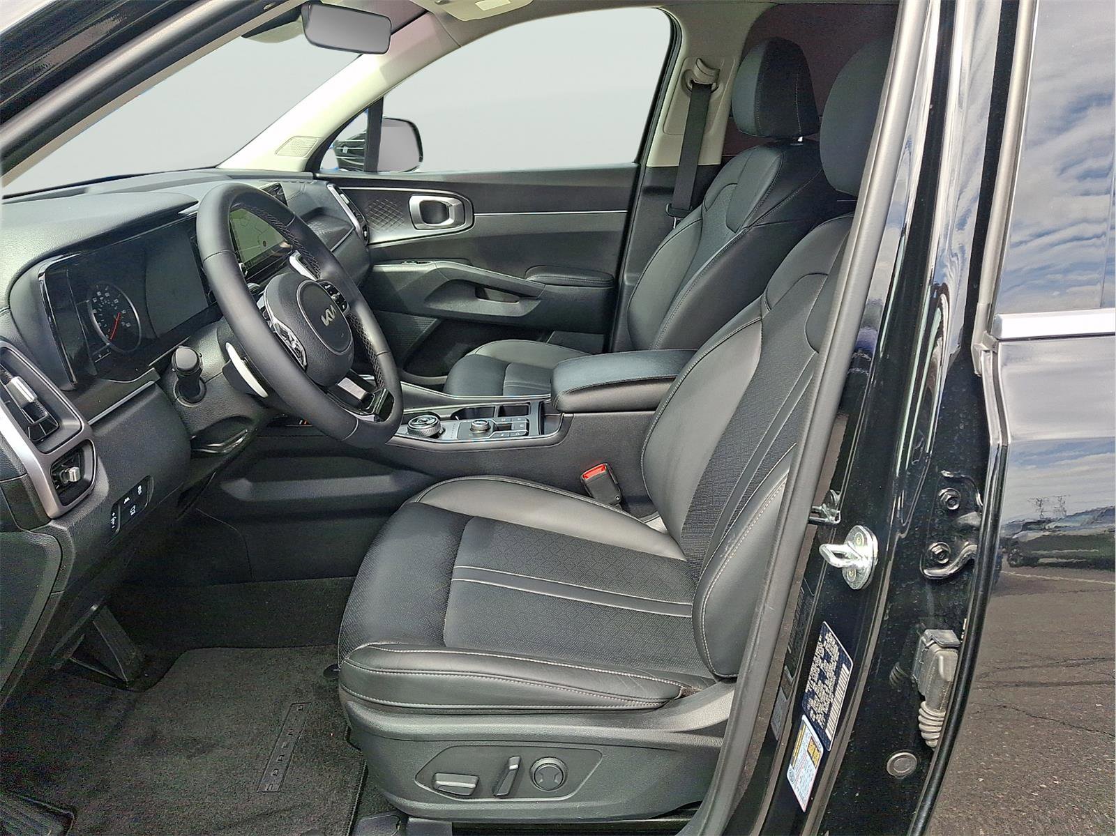 Used 2023 Kia Sorento EX image 28